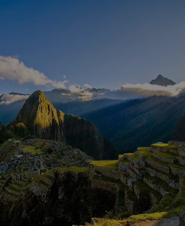Vista de Machu Picchu y las montañas que lo rodean