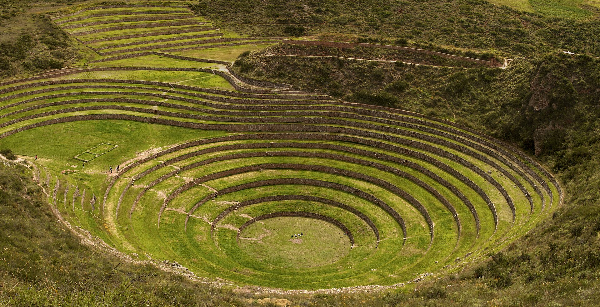 Andenes circulares incas de Moray en el Valle Sagrado, Cusco